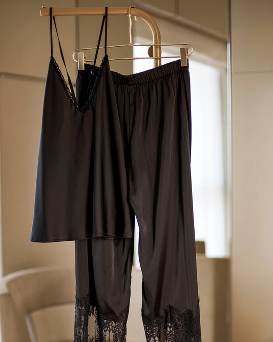 Women’s Sleepwear in Jordan: Choosing Comfortable and Elegant Home Styles